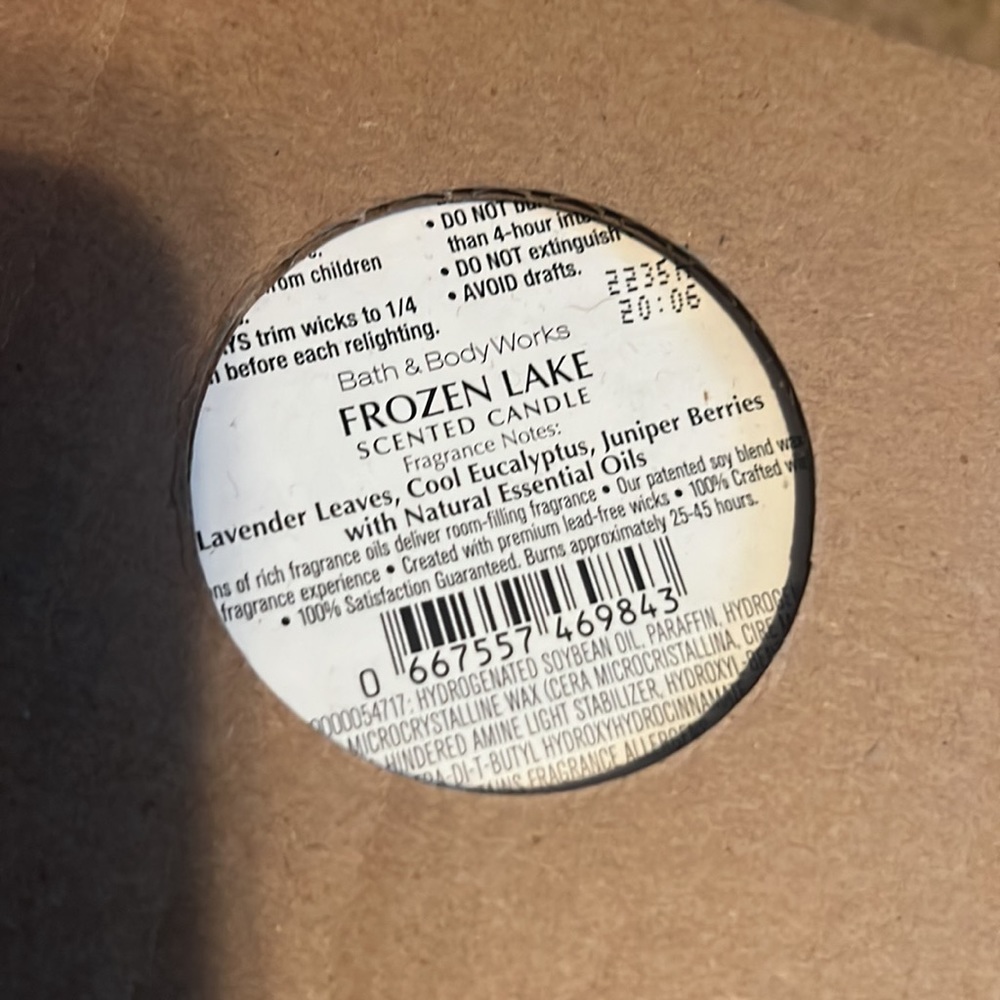 Bath and body candle frozen lake
